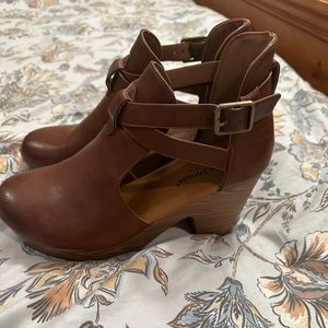 Pierre Dumas Cut out Booties/Shoes Like new Sz 8 1/2